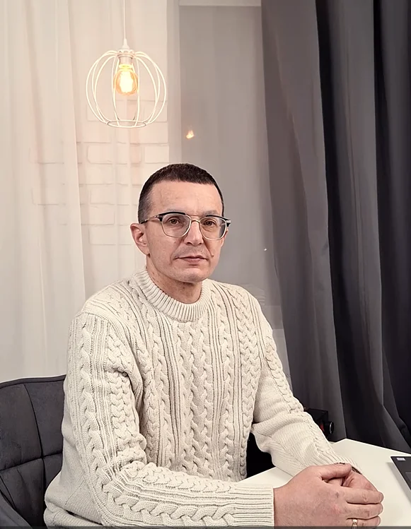 Арсен Караханов — руководитель КронаЭксперт